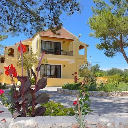 Apartment Alexandra 10 *