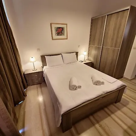 Apartment Alexandra 10 *